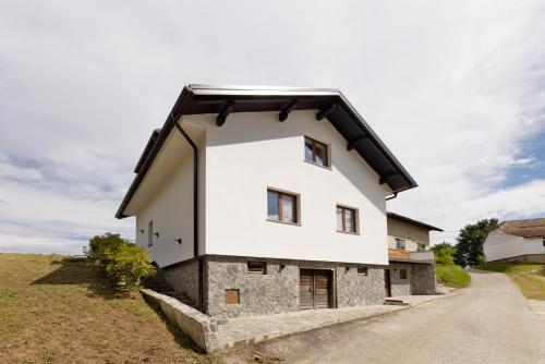 Kert, Roland House with Pool & Winery in Bizeljsko