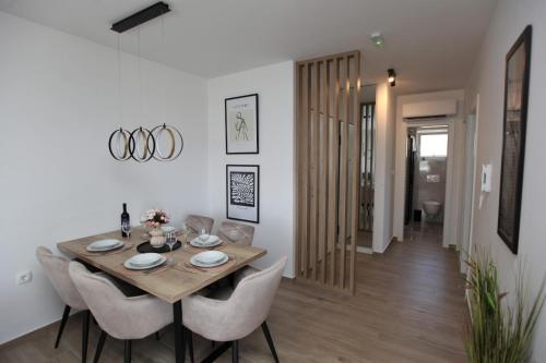 Two-Bedroom Apartment with Terrace image 2