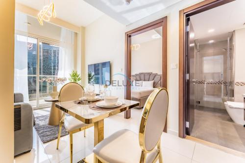 Furnished 1BR Near Burj Khalifa, Dubai Canal & Metro Station, Vera Tower, Business Bay by Deluxe Holiday Homes, Дубай (фото 3)