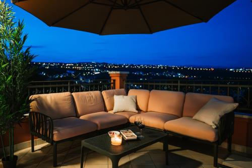 Three-Bedroom Apartment with Terrace and Sea View image 5