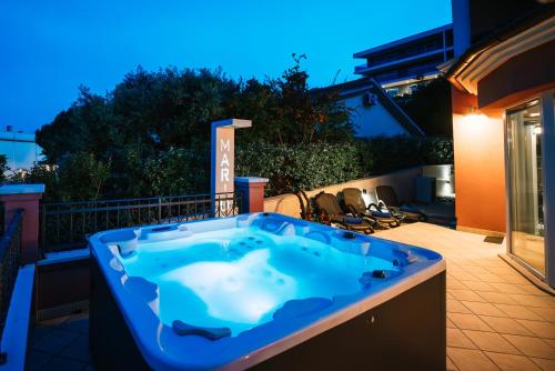 Three-Bedroom Apartment with Terrace and Sea View image 3