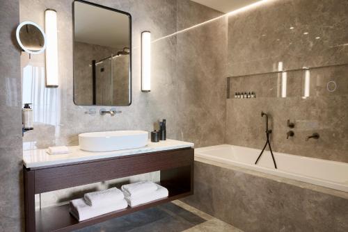 room detail thumbnail 2