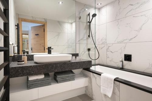 2 bedrooms, 4 beds