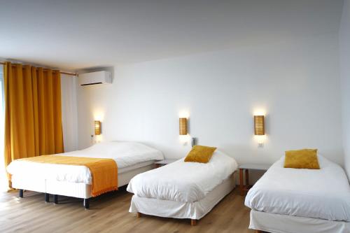 2 king beds, 4 twin beds