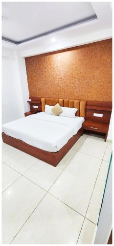 HOTEL ! LUXUARY GANGA AMIRT HARIDAWR - Near # Ganga Ghat 200M - Free Parking & Restaurant and Lift Facilities - Fully #Air Conditioning - A Top Rated Hotel!