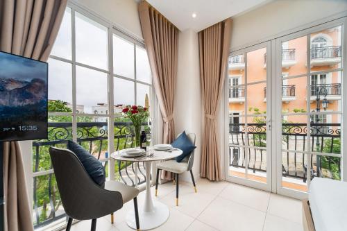 room detail thumbnail 1