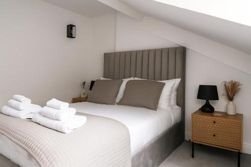 Deluxe One-Bedroom Apartment with Harbour View image 10
