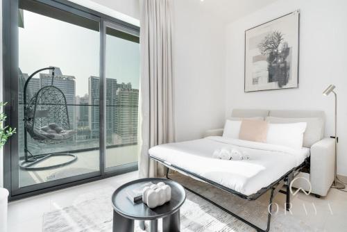 Studio With Jaw-Dropping Canal And Burj Views, Дубай (фото 2)