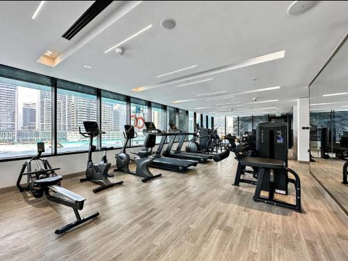 Studio With Jaw-Dropping Canal And Burj Views, Дубай (фото 8)