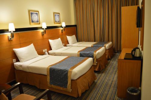 Triple room, city view, 3 beds