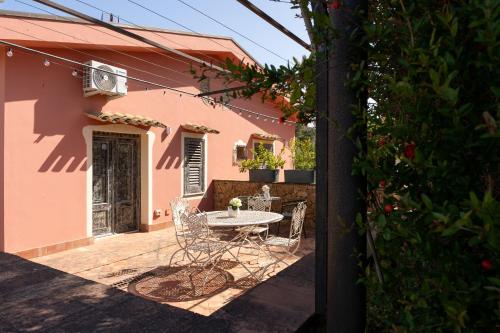 Deluxe Double Room with Extra Bed room in Colle dei Rustici / Ospitalità in Sicilia