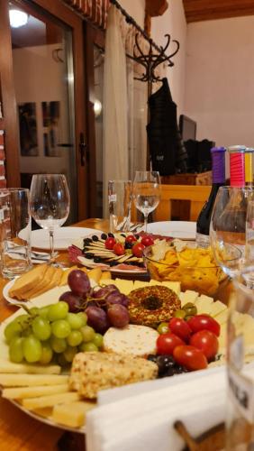 СПА къща за гости Каза Роза - Swiss Style Chalet Casa Rosa SPA Guest House, Kjustendil (fotografie 5)