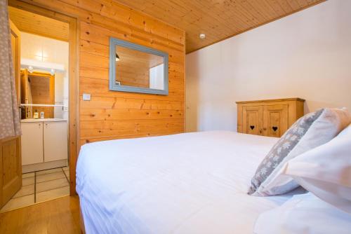 Simply Morzine - Chalet Carving - image 12