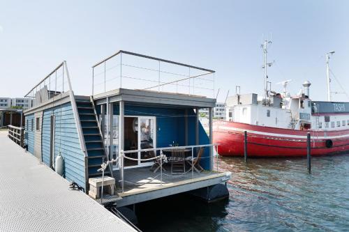 Hausboot Coworkingship in Burgtiefe auf Fehmarn , Deutschland