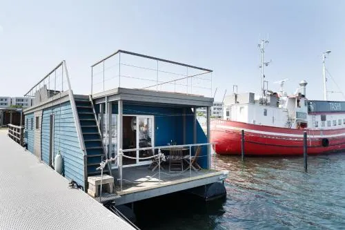 Hausboot Coworkingship in Burgtiefe auf Fehmarn , Deutschland