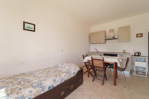 One-Bedroom Apartment with Sea View image 8