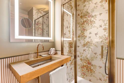 room detail thumbnail 2