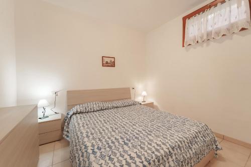 One-Bedroom Apartment with Sea View image 5