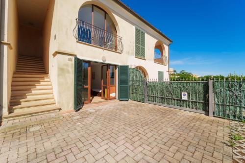 One-Bedroom Apartment with Sea View image 9