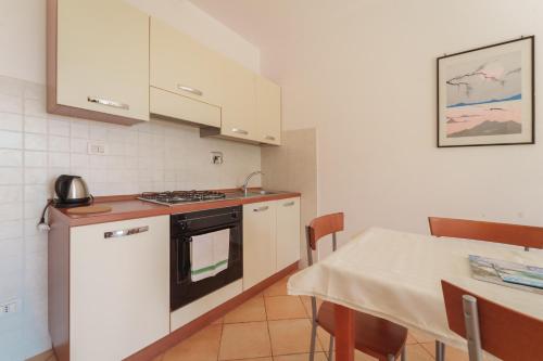 One-Bedroom Apartment with Sea View image 6