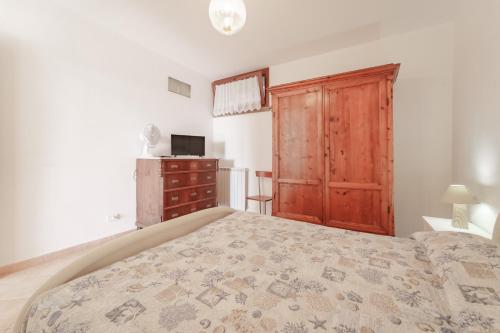 One-Bedroom Apartment with Sea View image 5