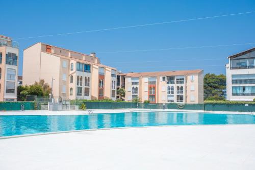 A szálláshely kívülről, Studio Meublé 25m² Piscine Et Plage (Studio Meuble 25m² Piscine Et Plage) in Frejus városközpont