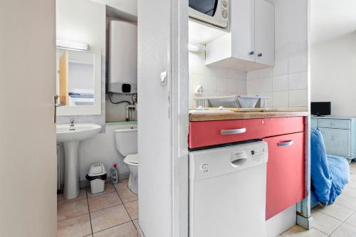 Fürdőszoba, Studio Meublé 25m² Piscine Et Plage (Studio Meuble 25m² Piscine Et Plage) in Frejus városközpont