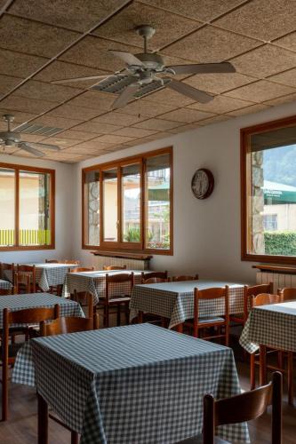 Étterem, Hostal Xic in Szent Pau de Seguries