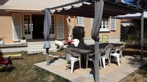 VILLA 5 CHAMBRES 10 PERSONNES 300m PLAGE DEMOISELLE in La Paree Jesus