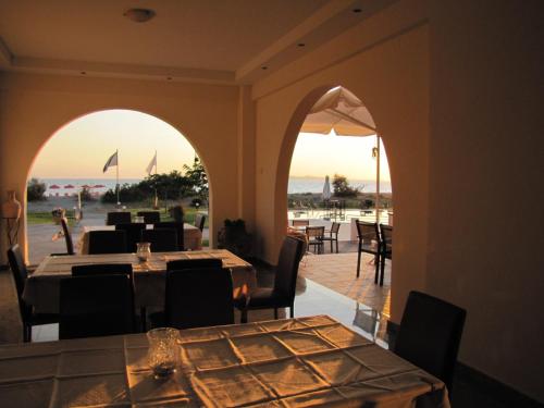 Restaurant, Coralli Hotel in Karavostasi