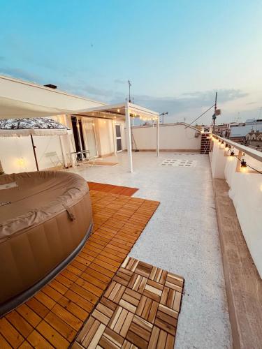 Terraza/balcón, Terrazza Puglia con Jacuzzi Bari Aeroporto in Corato
