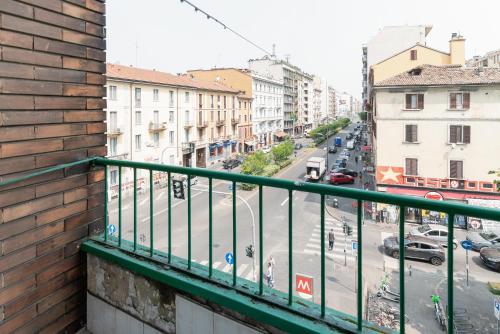 GuestHost - M1 Pasteur Apartment with Balcony 5