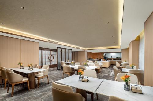 Atour Hotel Zhengzhou Convention and Exhibition Center Shangdu Road near Zhongyuan Tower