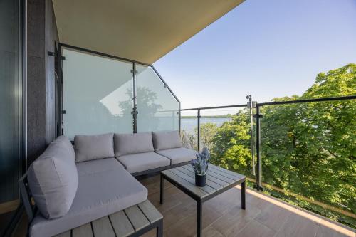Modern Apartment by the Lake with Parking & Sauna in Zegrze by Noclegi Renters