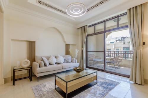 Allsopp & Allsopp - 1-Bedroom Apartment in Al Tajer Residence Oldtown - image 6