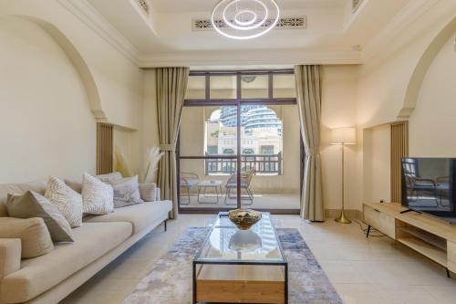 Allsopp & Allsopp - 1-Bedroom Apartment in Al Tajer Residence, Oldtown, Dubai