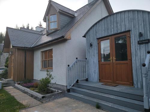 'Wee Smiddy' Shepherd's Hut - Sauna - Yoga - Wild Swim in جرانتاون - اوسباي