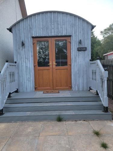 'Wee Smiddy' Shepherd's Hut - Sauna - Yoga - Wild Swim in جرانتاون - اوسباي