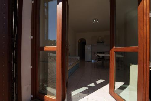One-Bedroom Apartment image 2