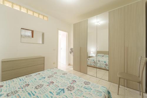 One-Bedroom Apartment image 6