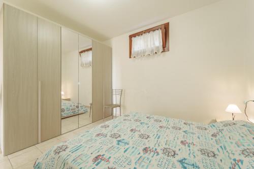 One-Bedroom Apartment image 8