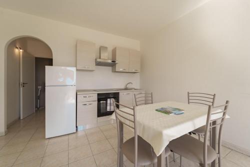 One-Bedroom Apartment image 10