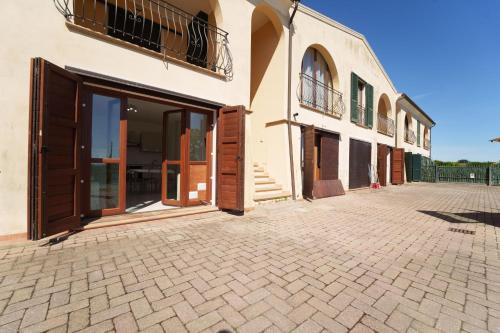 One-Bedroom Apartment image 1