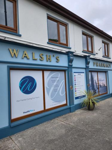 商店, Teachín an tSrutháin (Teachin an tSruthain) in 斯比達爾