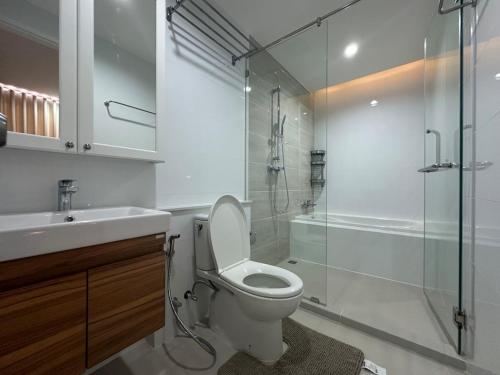 Sixth Avenue Sukhumvit, BTS Asoke&Nana, MRT (306)