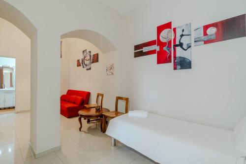 Dante Subway Apartment - main image