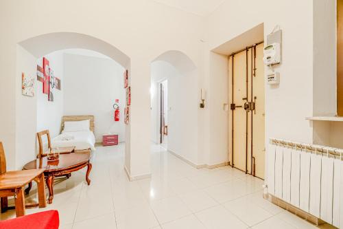 Dante Subway Apartment - image 14