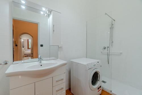 Dante Subway Apartment - image 12
