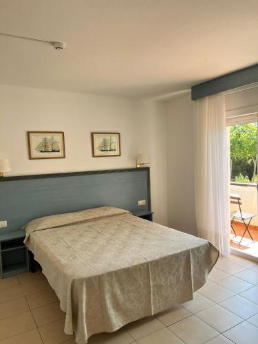 Standard Double Room image 6
