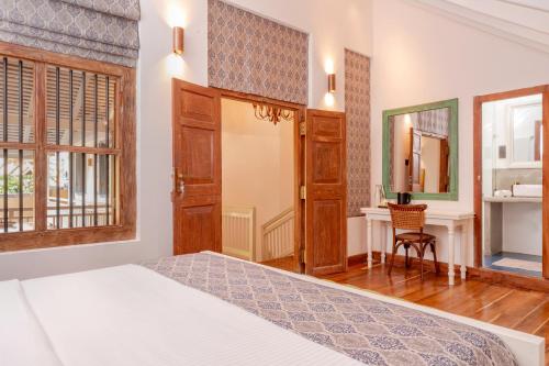 Deluxe Queen Room image 5